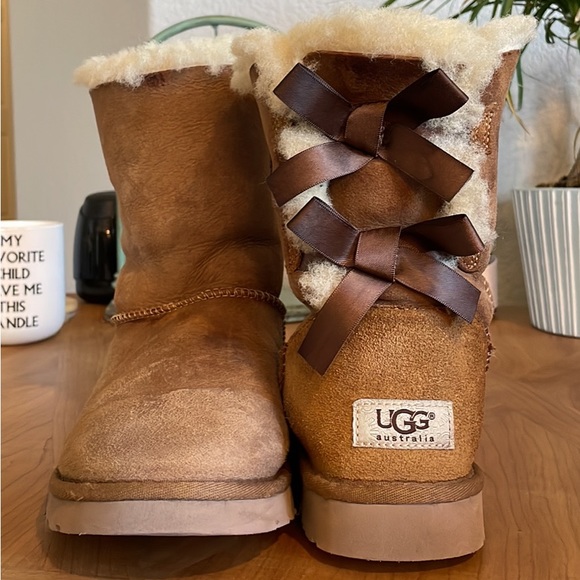 UGG Shoes - Women’s Bailey Bow Ugg boots size 7